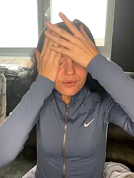 Snapshot of Camwithchlox chatting on October 18, 2025, 12:29 pm Camwithchlox online show from October 18, 2025, 12:29 pm