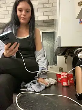 Snapshot of Camwithchlox chatting on October 1, 2025, 11:41 pm Camwithchlox online show from October 1, 2025, 11:41 pm