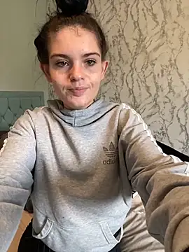 Snapshot of Camwithchlox chatting on October 19, 2025, 9:45 am Camwithchlox online show from October 19, 2025, 9:45 am