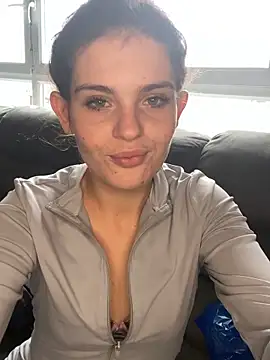 Snapshot of Camwithchlox chatting on October 17, 2025, 2:41 pm Camwithchlox online show from October 17, 2025, 2:41 pm