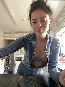 Snapshot of Camwithchlox chatting on September 17, 2025, 11:56 am Camwithchlox online show from September 17, 2025, 11:56 am