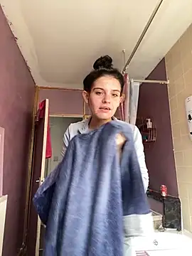 Snapshot of Camwithchlox chatting on September 19, 2025, 10:52 am Camwithchlox online show from September 19, 2025, 10:52 am