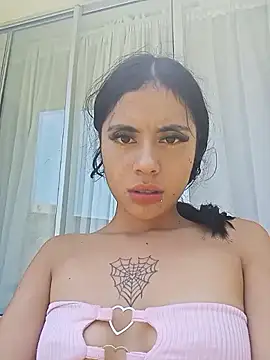 Emma-xoxo online show from September 13, 2025, 4:40 pm