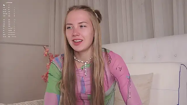 Snapshot of AlbaMesick chatting on September 24, 2025, 11:39 am AlbaMesick online show from September 24, 2025, 11:39 am