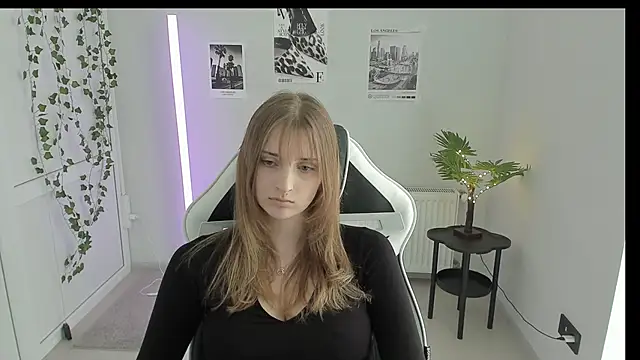 NeyliDream online show from May 26, 2026, 12:58 pm