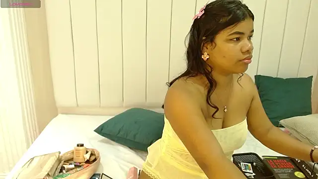 sienna valexx online show from October 28, 2025, 12:59 pm