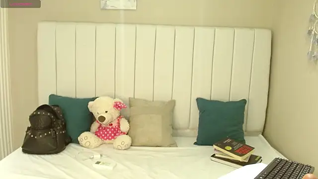 sienna valexx online show from September 29, 2025, 1:28 pm