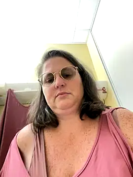 Beatricefrench-curvy-milf online show from September 16, 2025, 6:31 pm
