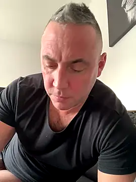 Marronglace1 online show from December 16, 2025, 2:43 pm