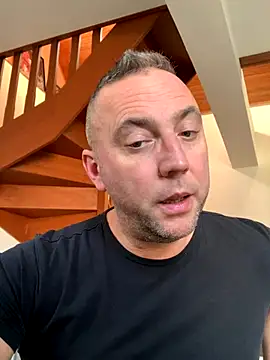 Marronglace1 online show from December 15, 2025, 1:17 pm