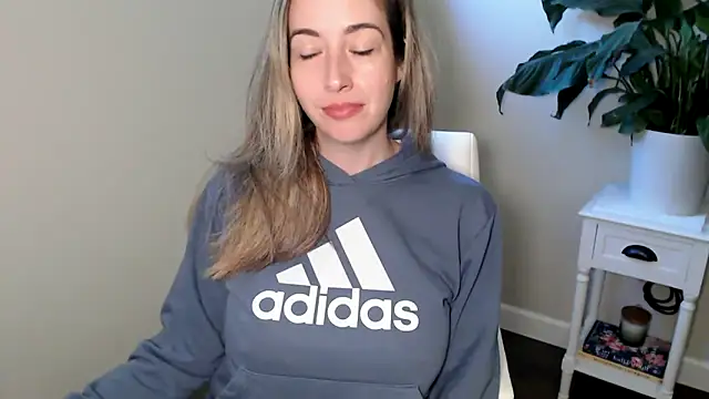 Snapshot of SuggestiveBehavior chatting on September 22, 2025, 2:23 pm SuggestiveBehavior online show from September 22, 2025, 2:23 pm