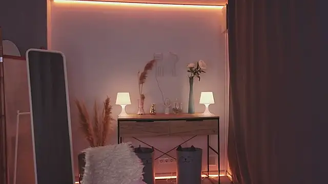 Snapshot of glowwww_ chatting on October 3, 2025, 3:24 pm glowwww online show from October 3, 2025, 3:24 pm