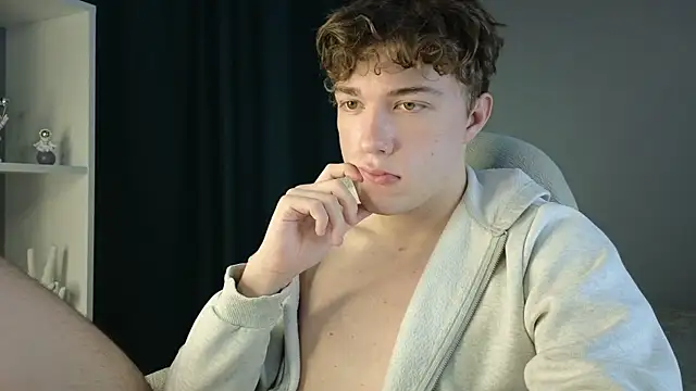 Snapshot of MarkShot_ chatting on September 20, 2025, 2:44 pm MarkShot online show from September 20, 2025, 2:44 pm