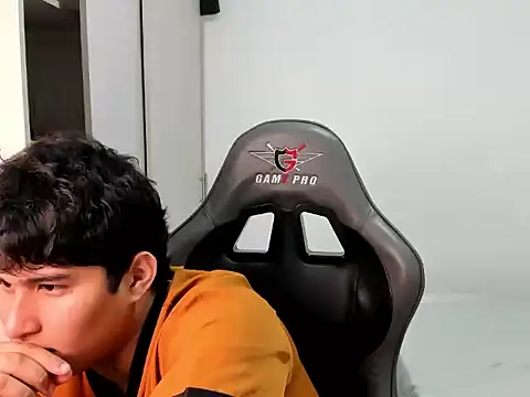 Snapshot of jhony_dickm chatting on October 23, 2025, 9:35 pm jhony dickm online show from October 23, 2025, 9:35 pm