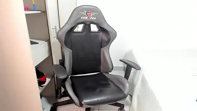 Snapshot of jhony_dickm chatting on October 8, 2025, 9:48 pm jhony dickm online show from October 8, 2025, 9:48 pm