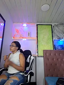 susan mooree online show from October 26, 2025, 6:08 pm