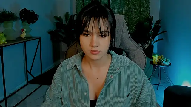 MonicaFarmer online show from November 19, 2025, 5:35 pm