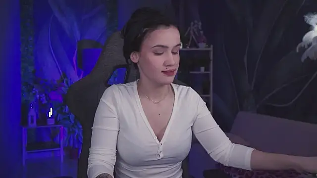 MonicaFarmer online show from March 22, 2026, 2:37 am