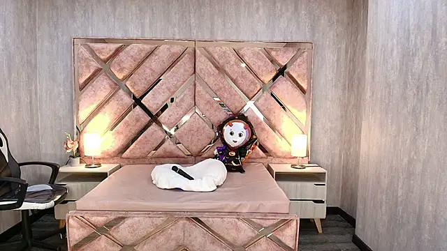 ANABELL BROWN online show from October 18, 2025, 7:38 pm