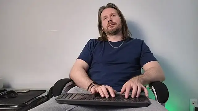 AlbinoAdonis online show from December 19, 2025, 8:22 pm