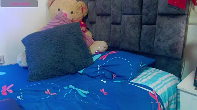 Charlotte Landry   online show from December 17, 2025, 7:08 pm