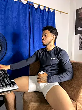 DavideVentura  online show from September 16, 2025, 7:42 am