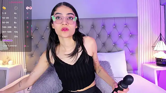 LunaBloomn online show from May 19, 2026, 5:09 pm