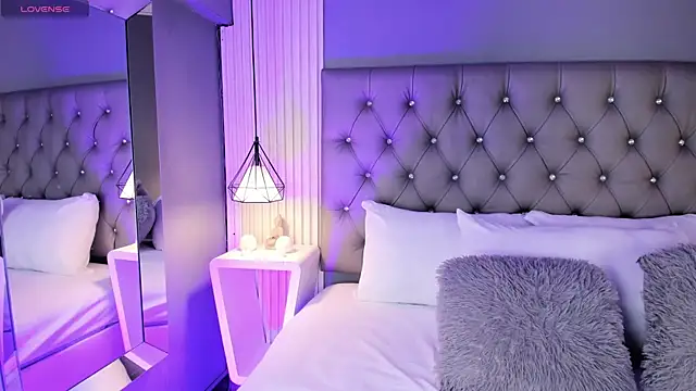 LunaBloomn online show from February 13, 2026, 5:13 pm