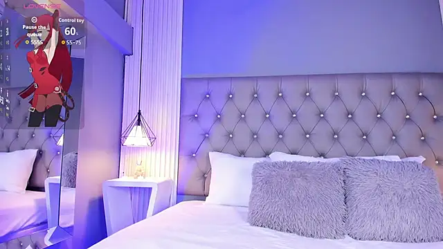 LunaBloomn online show from November 18, 2025, 5:05 pm