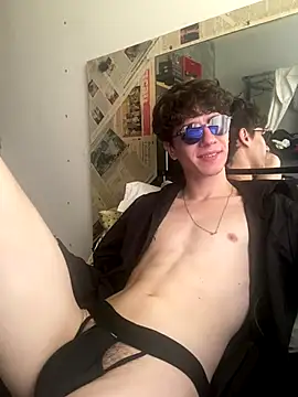 Snapshot of HeiRique chatting on September 15, 2025, 3:56 pm HeiRique online show from September 15, 2025, 3:56 pm