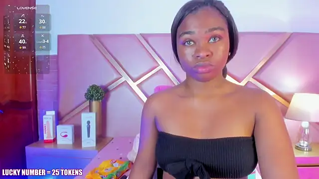 Snapshot of SophieSinclair chatting on November 1, 2025, 12:43 pm SophieSinclair online show from November 1, 2025, 12:43 pm