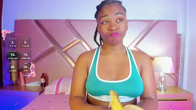 Snapshot of SophieSinclair chatting on September 19, 2025, 12:31 pm SophieSinclair online show from September 19, 2025, 12:31 pm