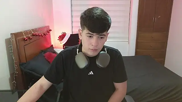 tightncuteass online show from November 19, 2025, 10:43 pm