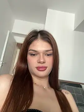 selenatress online show from September 18, 2025, 11:24 am