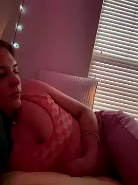 Snapshot of AllesandraLove chatting on October 10, 2025, 11:44 am AllesandraLove online show from October 10, 2025, 11:44 am