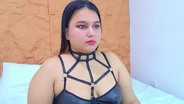 IvannaaVega online show from April 15, 2026, 4:40 am