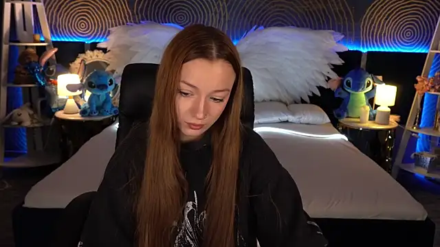 FoxyMayy online show from November 23, 2025, 1:54 pm