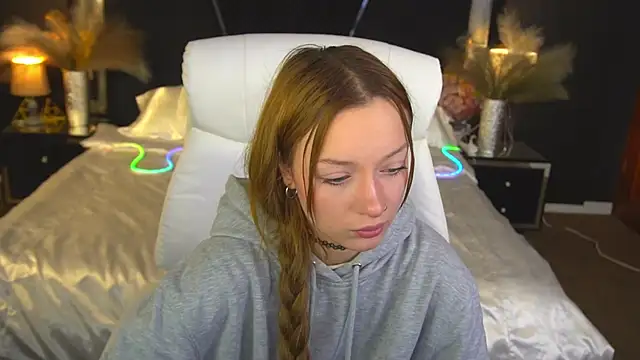 FoxyMayy online show from November 30, 2025, 7:42 am