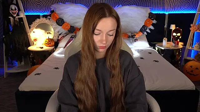 FoxyMayy online show from October 29, 2025, 2:16 pm