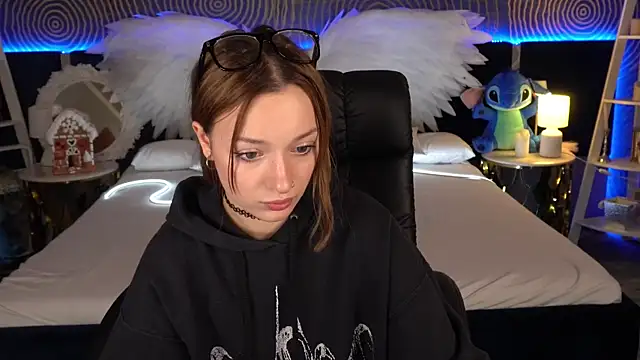 FoxyMayy online show from December 3, 2025, 2:16 pm