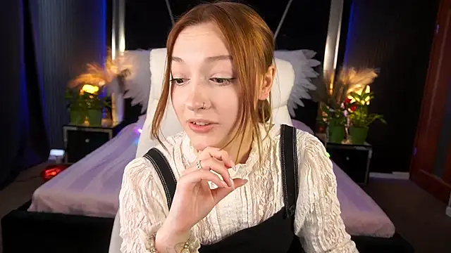 Snapshot of FoxyMayy chatting on June 4, 2026, 1:05 pm FoxyMayy online show from June 4, 2026, 1:05 pm