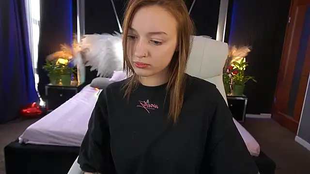 FoxyMayy online show from June 3, 2026, 2:33 pm