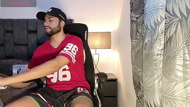 Snapshot of Thomas_redcol chatting on October 29, 2025, 9:14 pm Thomas redcol online show from October 29, 2025, 9:14 pm