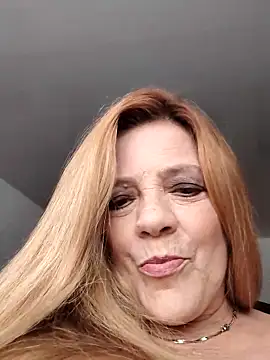 Casandra Cruz online show from September 12, 2025, 5:02 pm