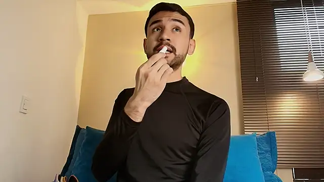 Axel Moon S online show from October 13, 2025, 6:20 pm