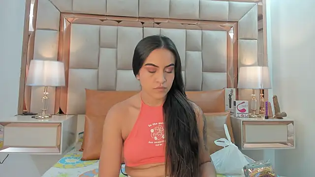 Snapshot of Leslie_Bussh_ chatting on October 4, 2025, 7:48 pm Leslie Bussh online show from October 4, 2025, 7:48 pm