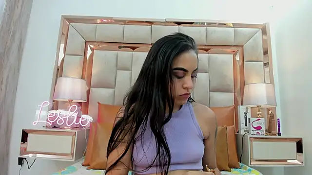 Snapshot of Leslie_Bussh_ chatting on October 7, 2025, 7:48 pm Leslie Bussh online show from October 7, 2025, 7:48 pm