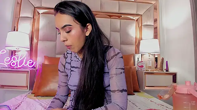 Snapshot of Leslie_Bussh_ chatting on October 8, 2025, 8:09 pm Leslie Bussh online show from October 8, 2025, 8:09 pm