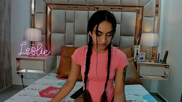 Snapshot of Leslie_Bussh_ chatting on October 17, 2025, 7:37 pm Leslie Bussh online show from October 17, 2025, 7:37 pm