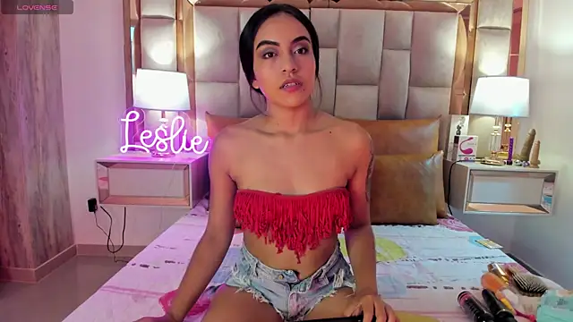 Snapshot of Leslie_Bussh_ chatting on October 26, 2025, 12:16 pm Leslie Bussh online show from October 26, 2025, 12:16 pm